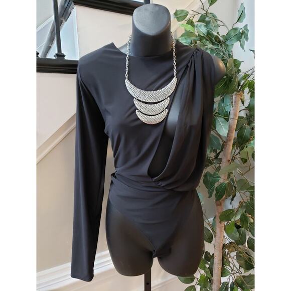 Fashion Nova Bodysuit Womens 1X Black Pleated One Shoulder Sleeve Cut Out Front - Picture 1 of 9